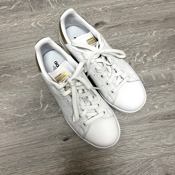 Adidas Stan Smith in Metallic Gold - Picture 3 of 7